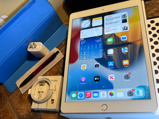 Apple iPad 8th (32gb) Wi-Fi (A2270) Silver {iOS15}90% Smart-Folio