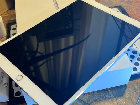 Apple iPad Pro 10.5in 2nd (64gb) Cellular Unlocked (A1709) Silver {iOS15}93%
