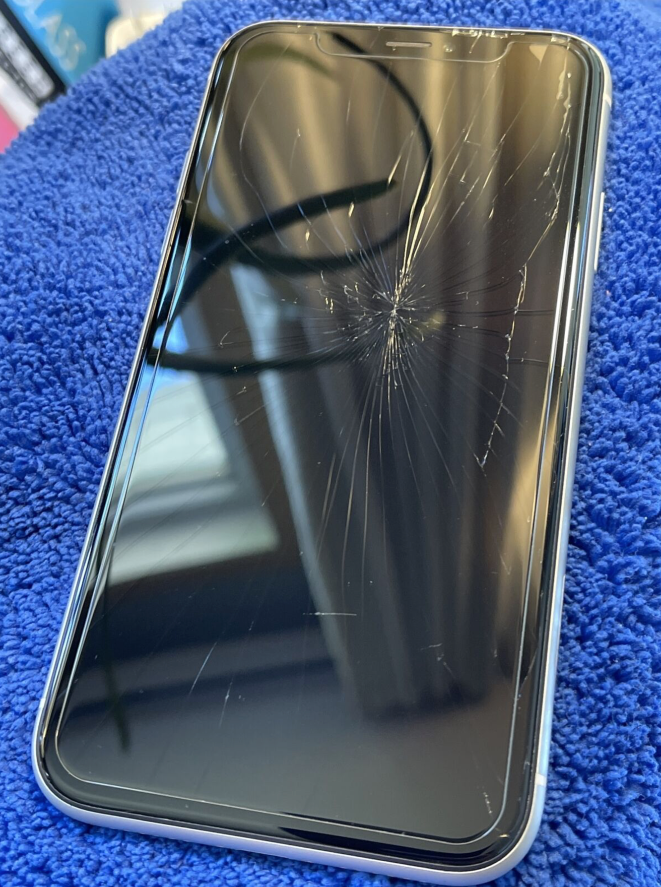 Apple iPhone XR (64gb) World Unlocked (A1984) White {iOS15}87% Fractured {Touch Works}