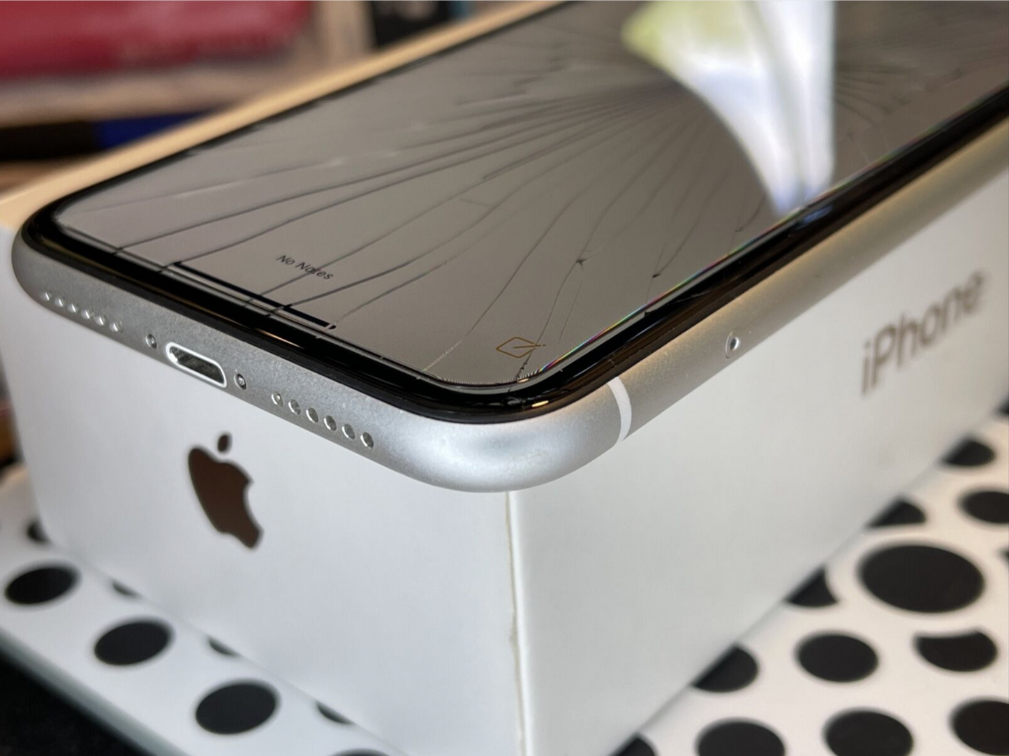 Apple iPhone XR (64gb) World Unlocked (A1984) White {iOS15}87% Fractured {Touch Works}