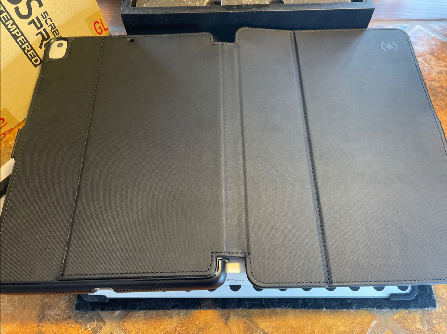 Apple iPad 5th gen (32gb) Wi-Fi (A1822) 9.7in {iOS14.5} 97% Pristine {JailBreak}