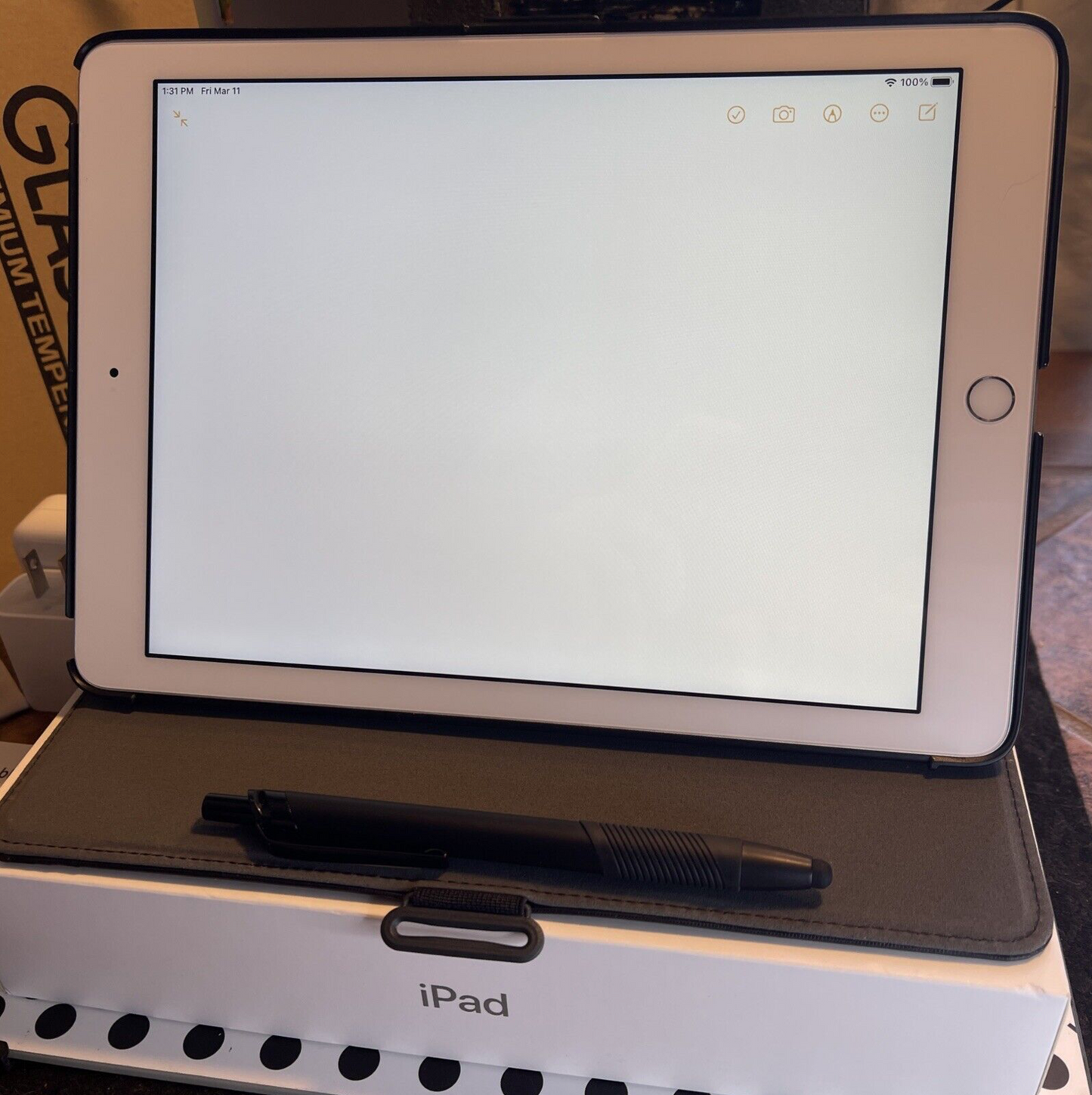 Apple iPad 5th gen (32gb) Wi-Fi (A1822) 9.7in {iOS14.5} 97% Pristine {JailBreak}
