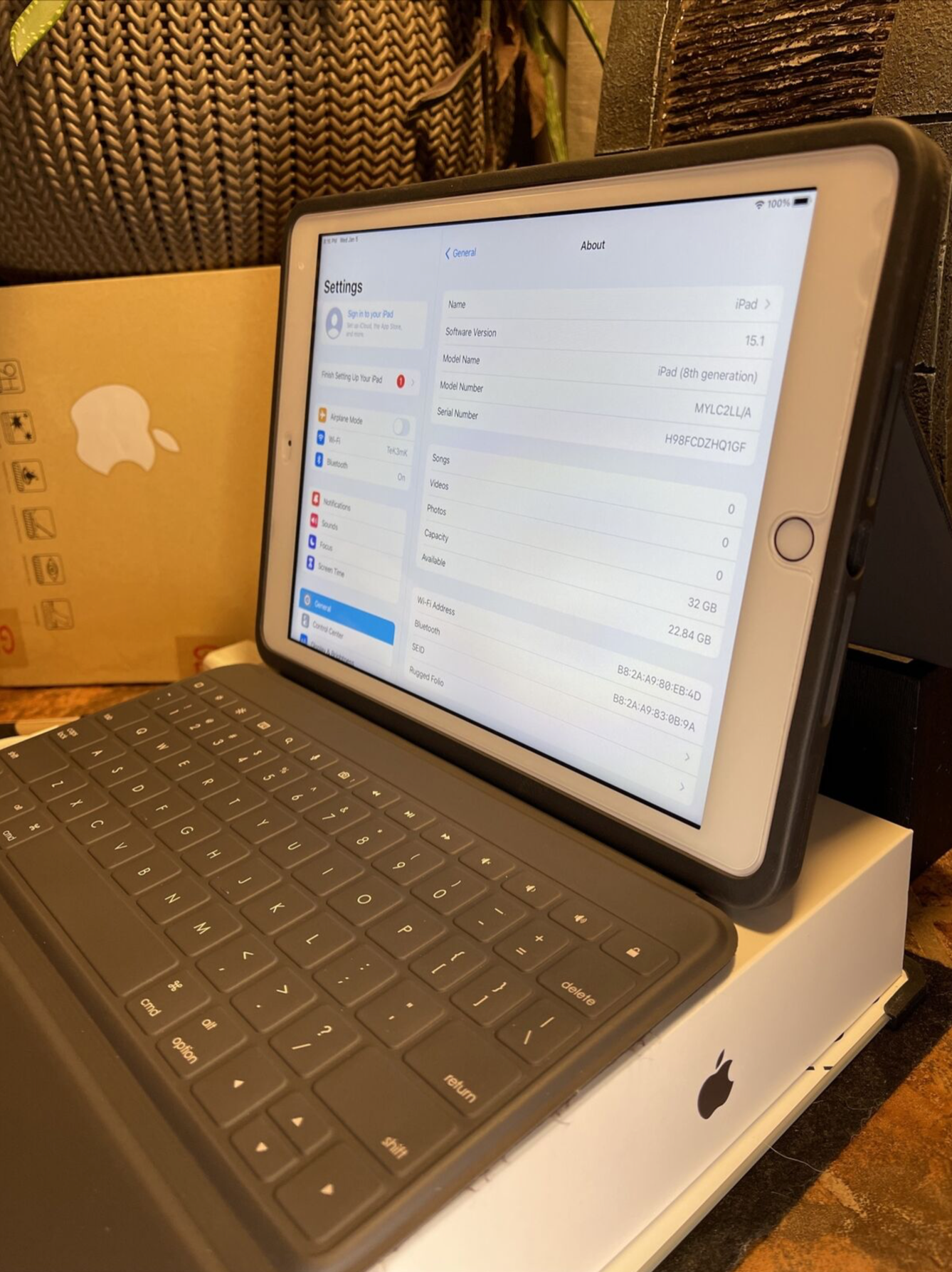 Apple iPad 8th gen. (32gb) Wi-Fi (A2270) Gold {iOS15} New Out of B0X {Key-Board} 100%