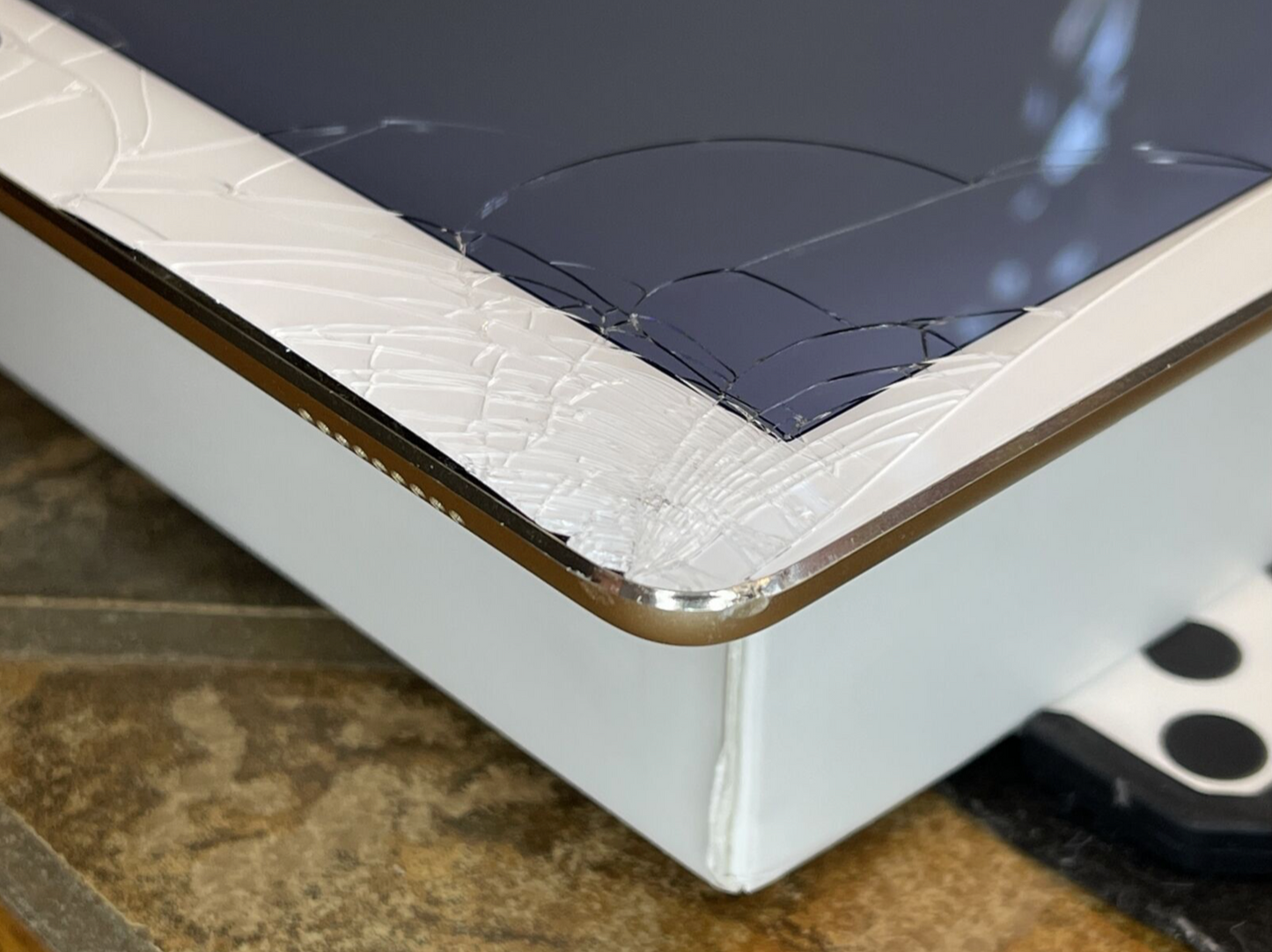Apple iPad Pro 12.9 1st (128gb) Cellular Unlocked (A1652) Fractured {iOS14}91% {JailBreak}