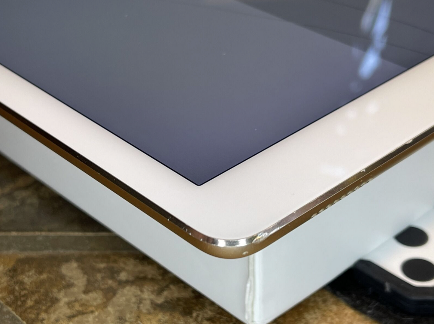 Apple iPad Pro 12.9 1st (128gb) Cellular Unlocked (A1652) Fractured {iOS14}91% {JailBreak}