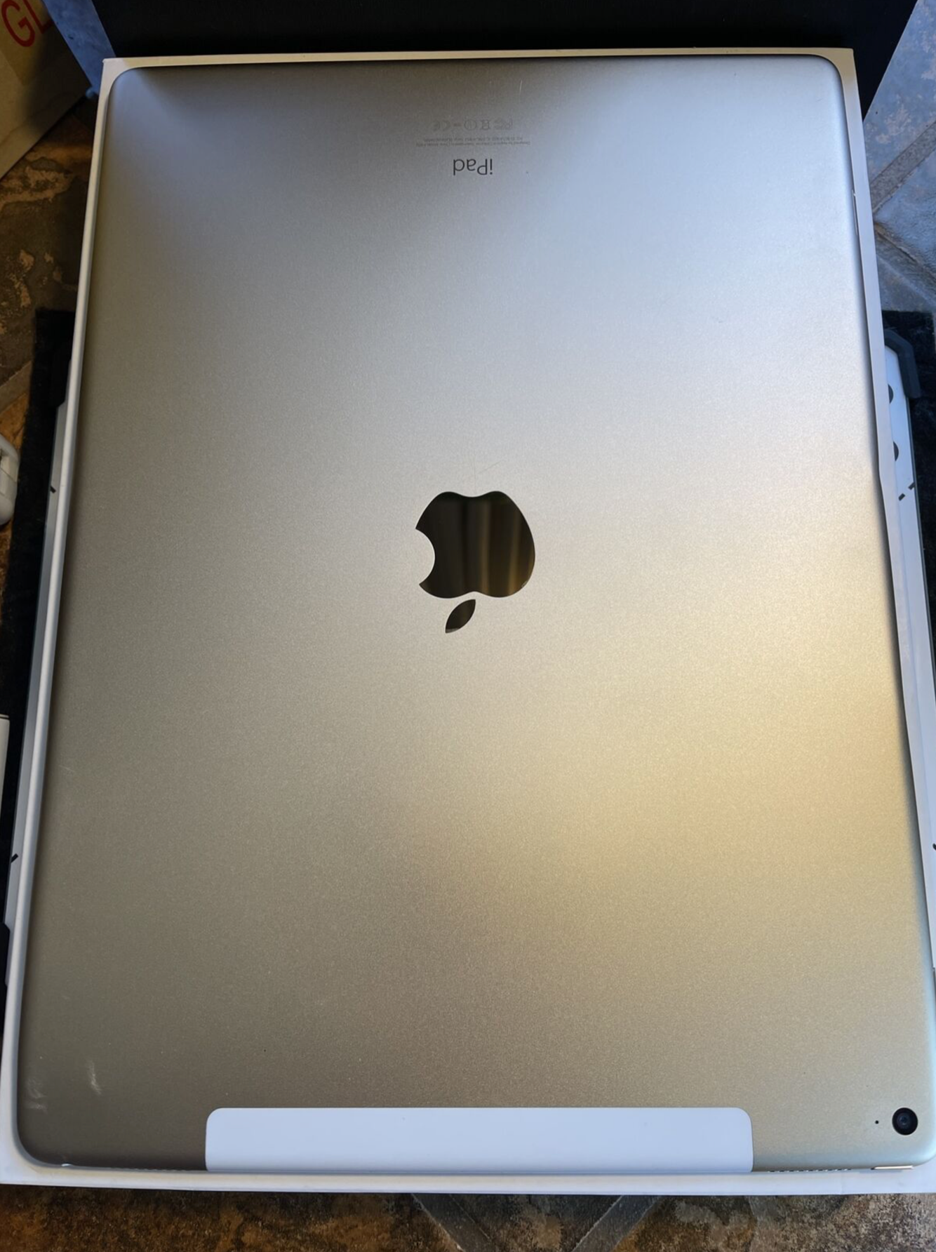 Apple iPad Pro 12.9 1st (128gb) Cellular Unlocked (A1652) Fractured {iOS14}91% {JailBreak}