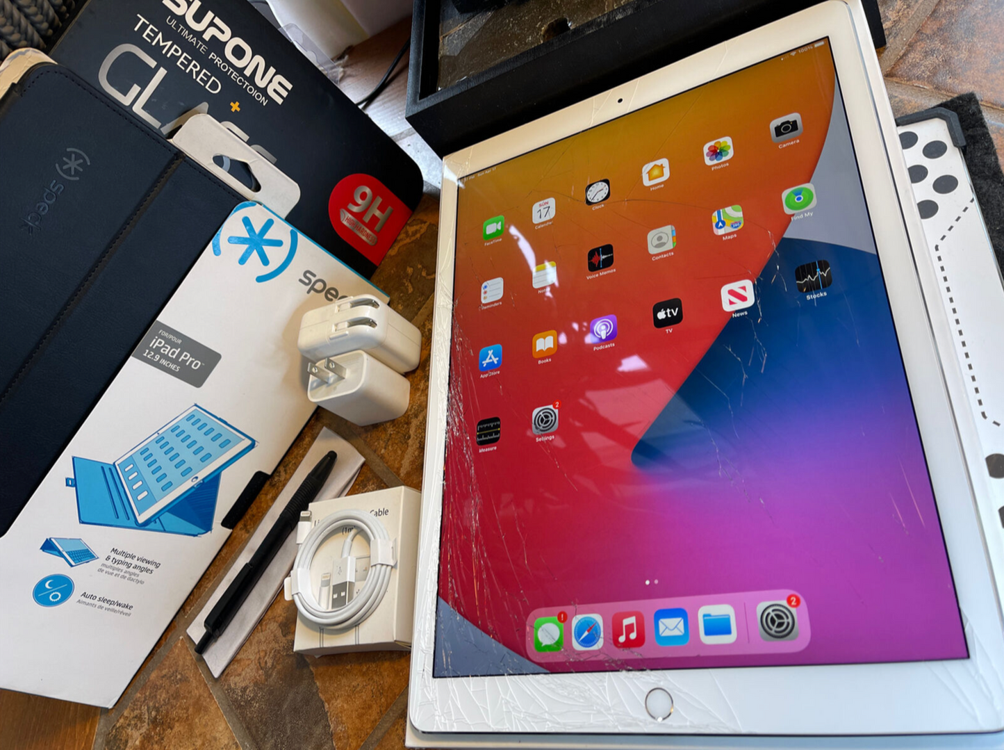 Apple iPad Pro 12.9 2nd (256gb) Cellular Unlocked (A1671) Fractured {iOS14.8}90%
