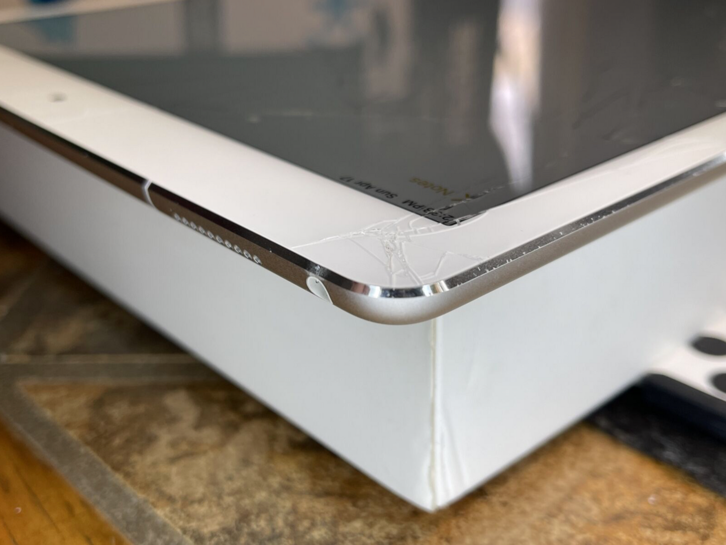 Apple iPad Pro 12.9 2nd (256gb) Cellular Unlocked (A1671) Fractured {iOS14.8}90%