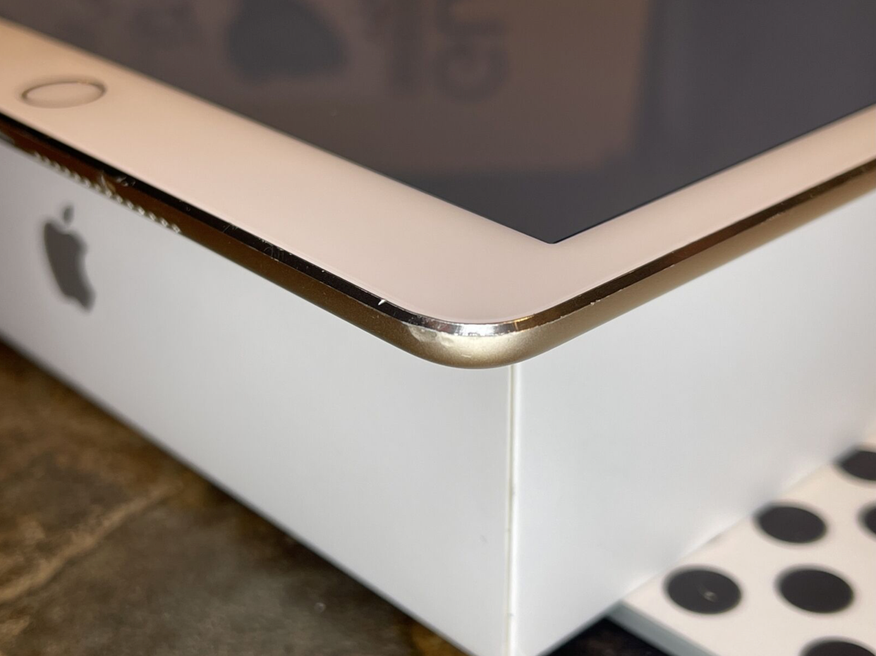 Apple iPad Air 2 (16gb) WiFi (A1566) 9.7in Gold {iOS14.7.1} 89% Pristine Display MiNT