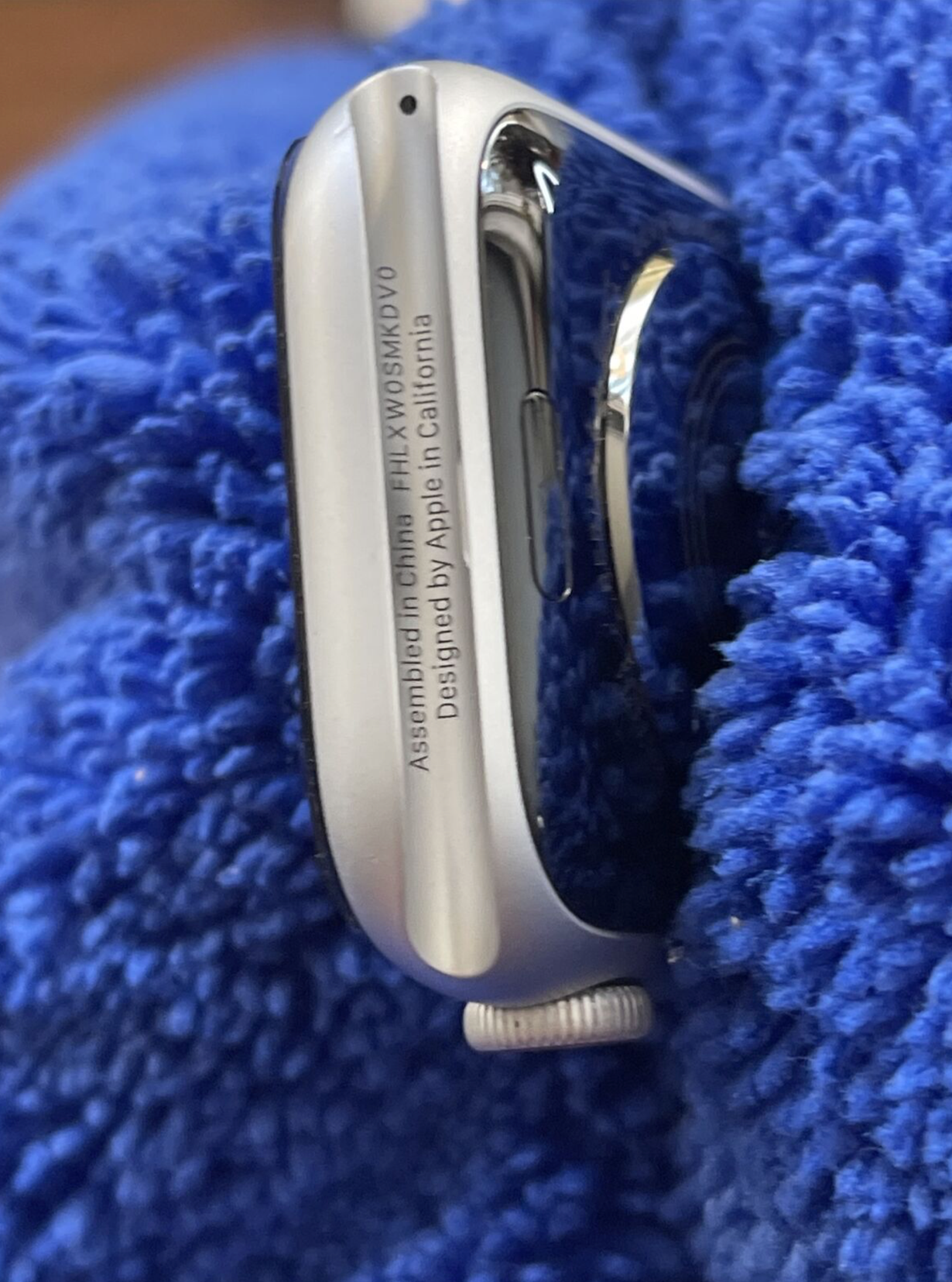 Apple Watch Series 4 (44mm) GPS & Cellular (A1976) Silver Aluminum {Black Band}93%