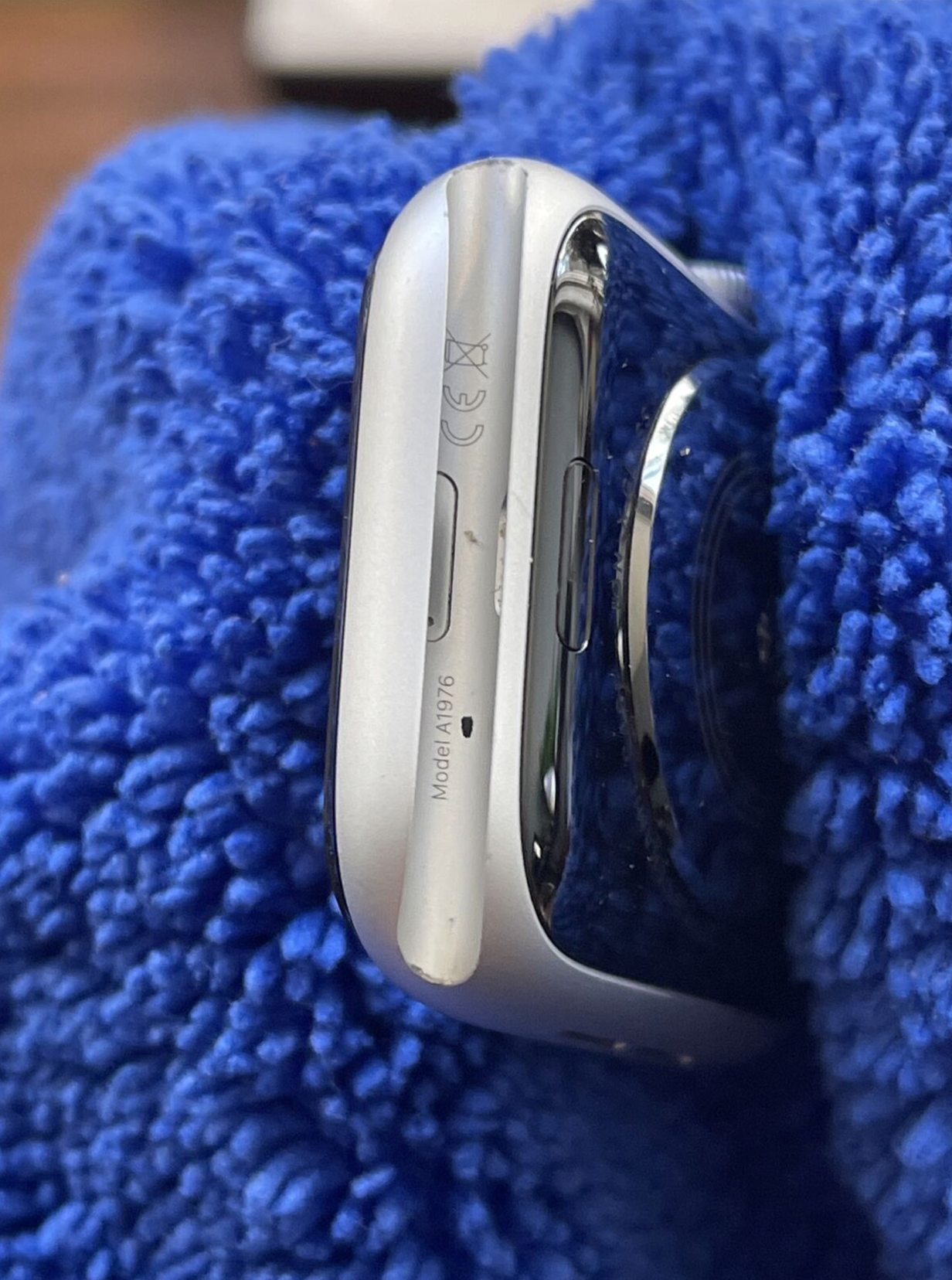Apple Watch Series 4 (44mm) GPS & Cellular (A1976) Silver Aluminum {Black Band}93%