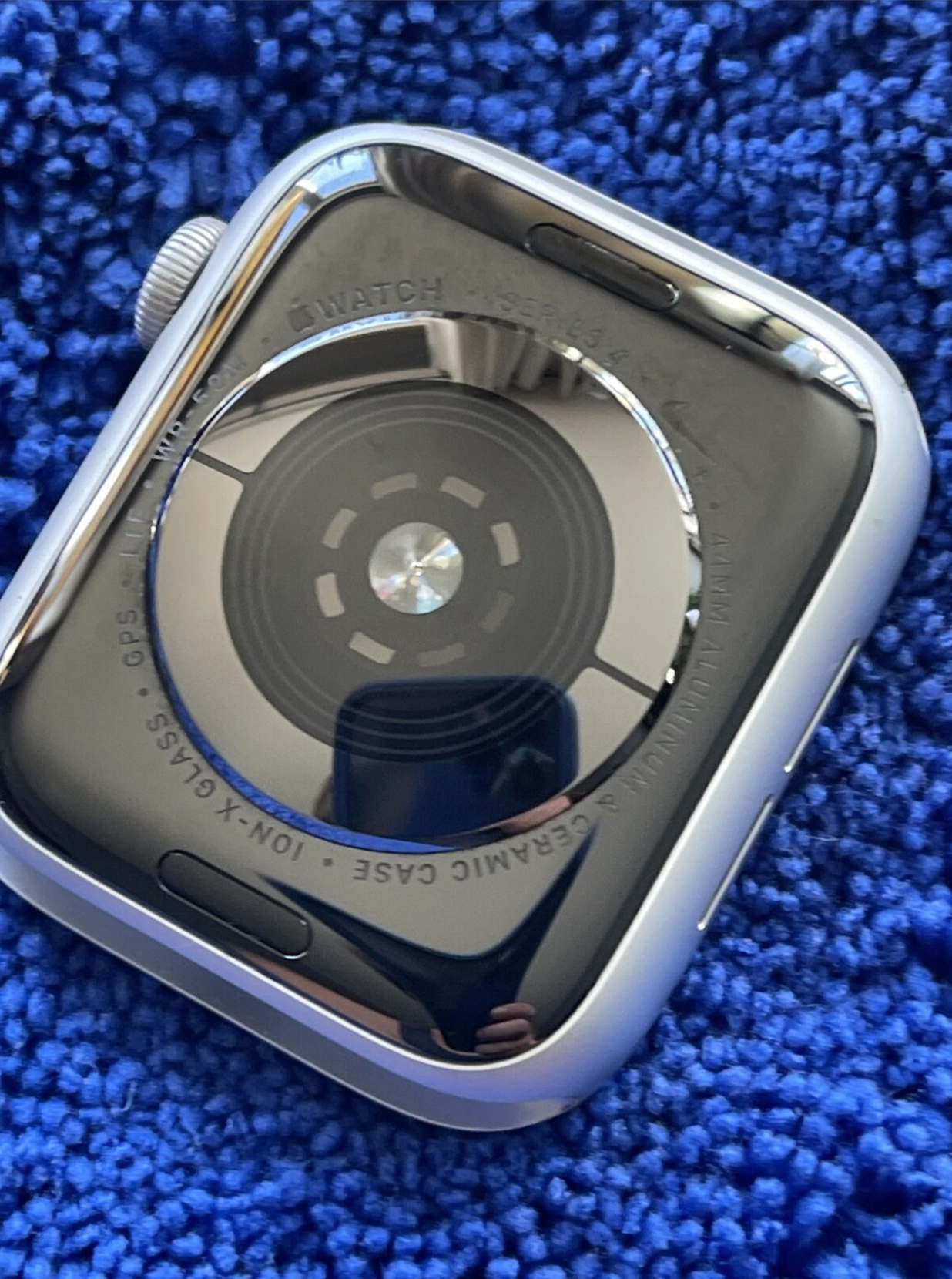 Apple Watch Series 4 (44mm) GPS & Cellular (A1976) Silver Aluminum {Black Band}93%