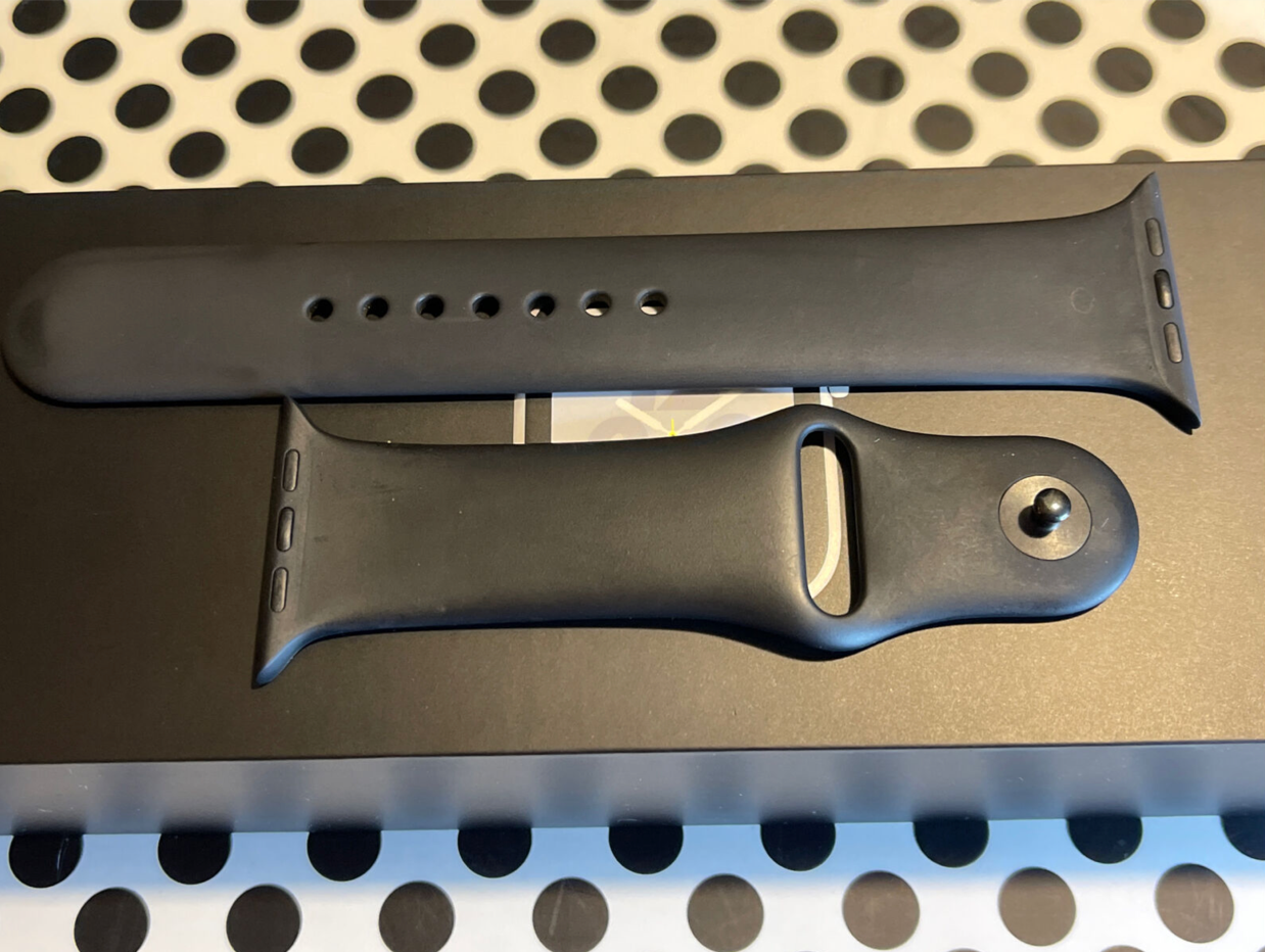 Apple Watch Series 4 (44mm) GPS & Cellular (A1976) Silver Aluminum {Black Band}93%