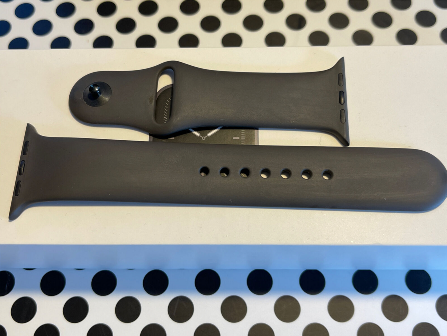 Apple Watch Series 3 (42mm) GPS (A1869) Black Aluminum {Black Sports Band} MiNT