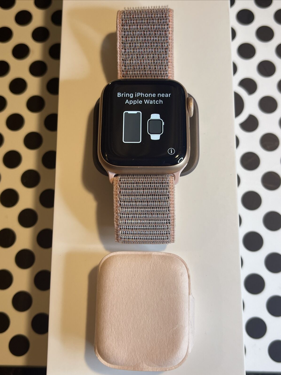 Apple Watch Series 4 (40mm) GPS + Cellular: Verizon (A1975) Gold {PiNK Nylon}96%