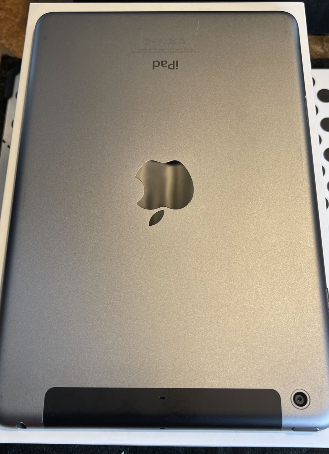Apple iPad mini 2 (32gb) Cellular Unlocked Verizon (A1490) KeyBoard {iOS12}95%