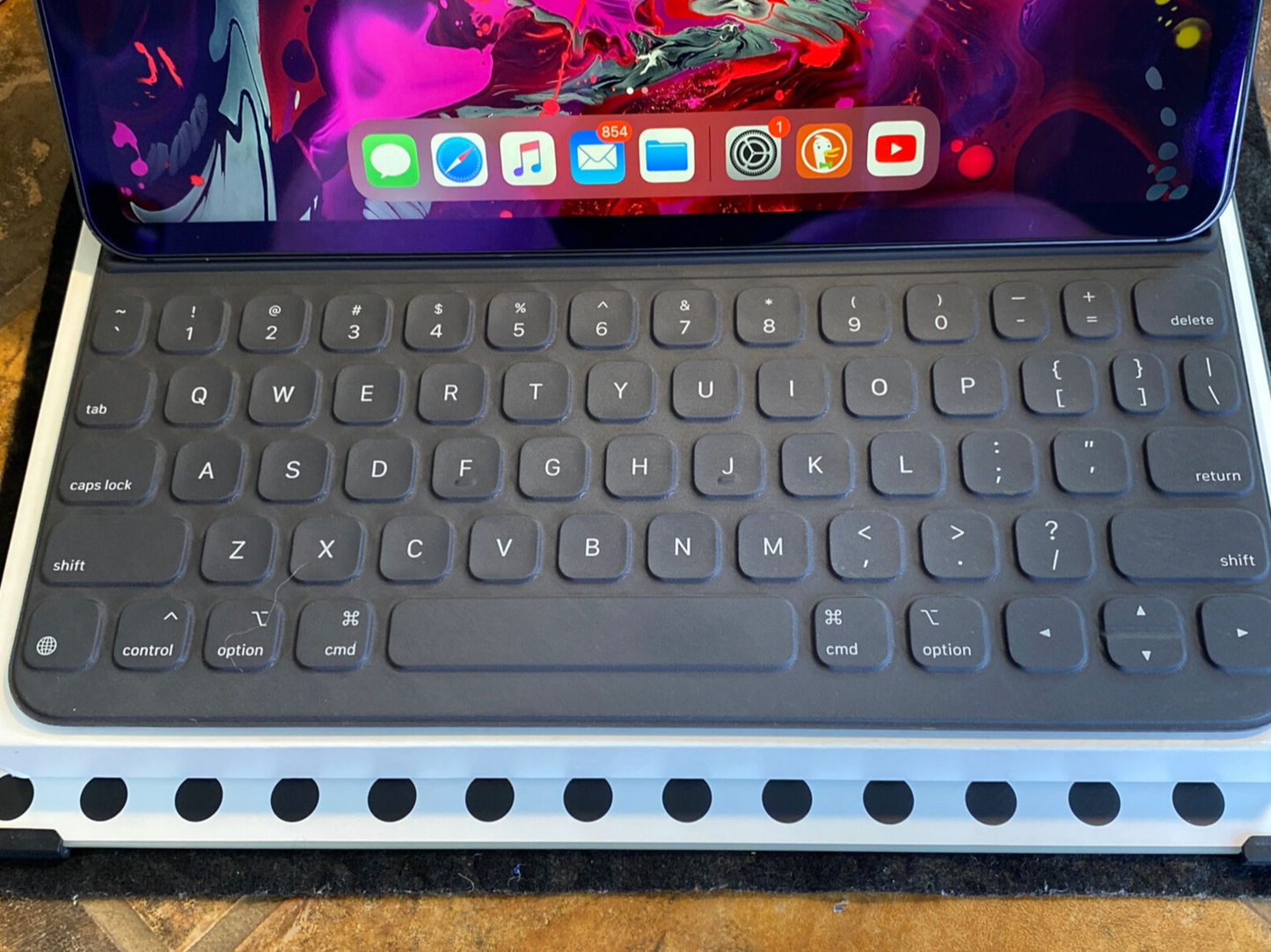 Apple Smart Keyboard Folio Case (iPad Pro 12.9in 3rd gen) WORKS Well {A2039} 90%