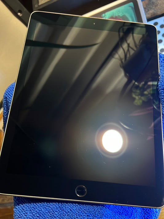 Apple iPad Pro 9.7in (32gb) Wi-Fi (A1673) Space-Grey (iOS15) Pristine Display