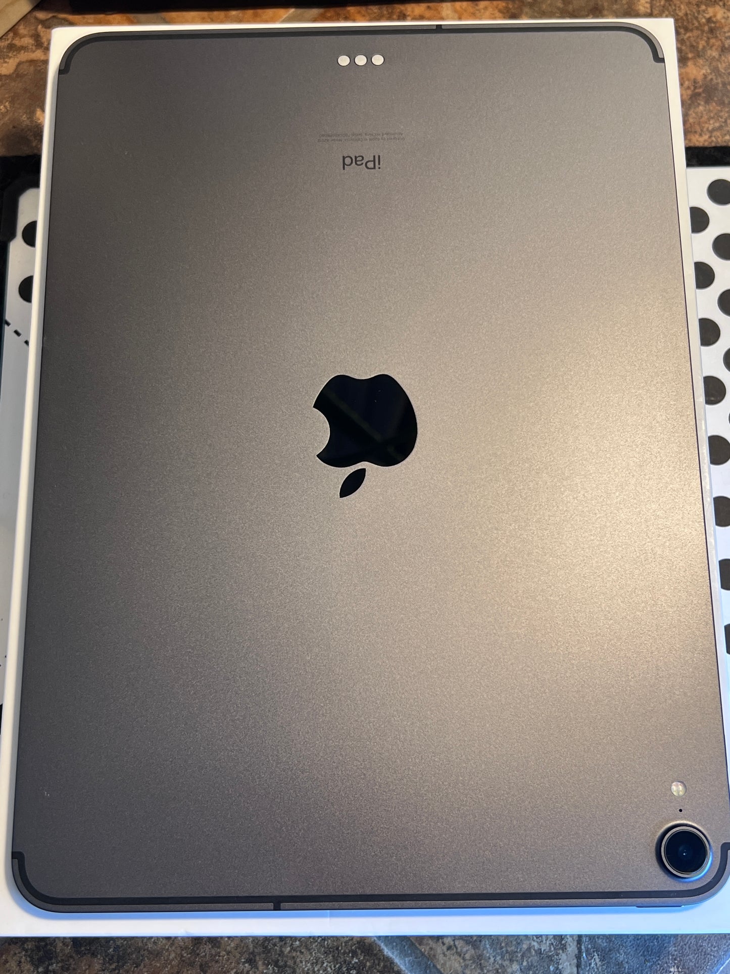 Apple iPad Pro 11in 1st (256b) Cellular Unlocked (A2013) FMI-ON {iOS15}100% PARTS