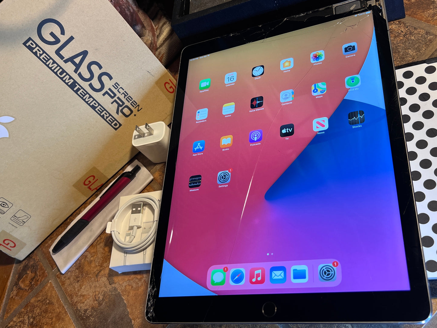 Apple iPad Pro 12.9in 1st (128gb) Cellular Unlocked (A1652) Fractured {iOS14} JailBreak