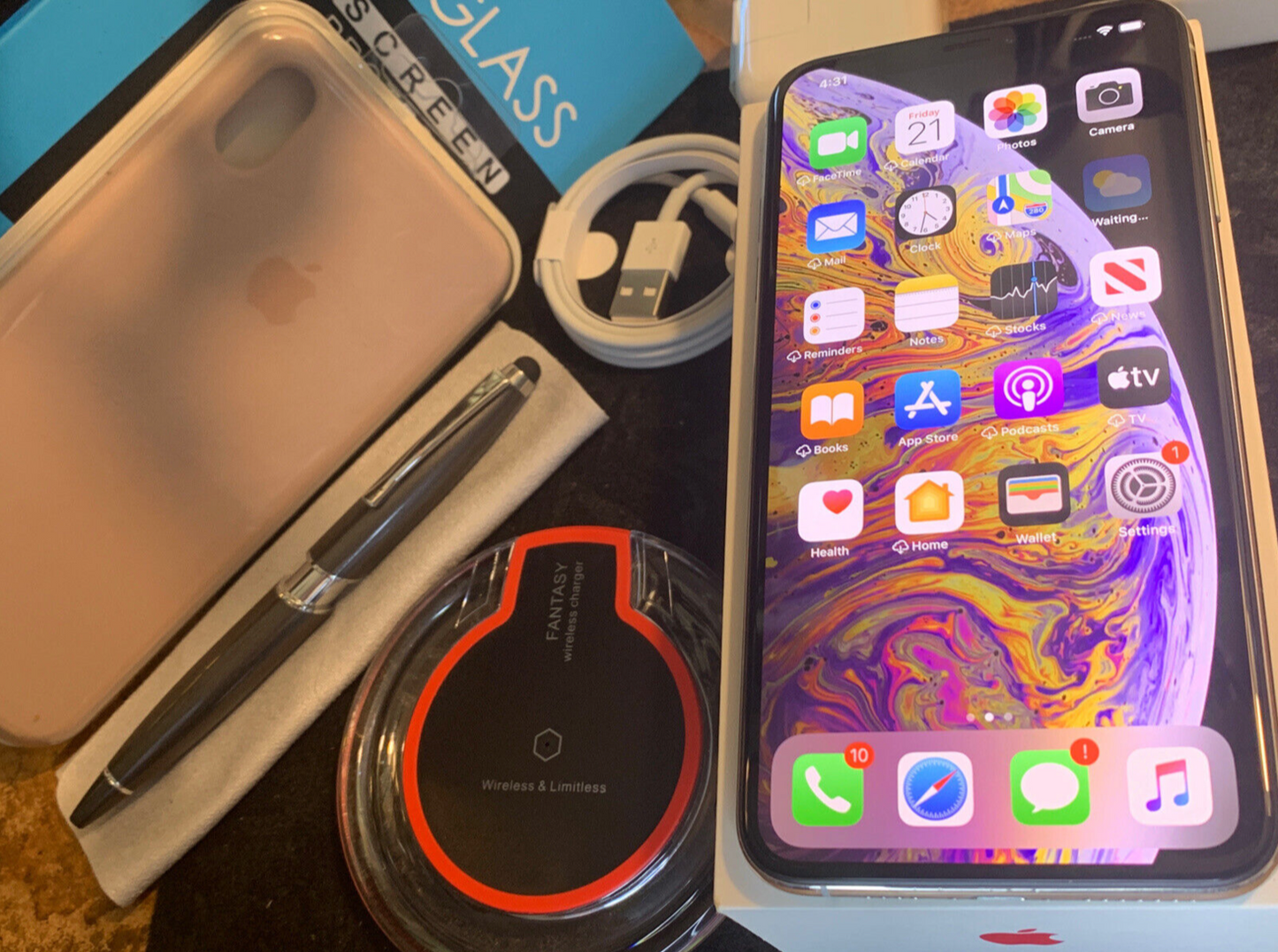 Apple iPhone XS MAX (64gb) AT&T/ Cricket (A1921) Pristine Display {iOS13}95% JailBroken