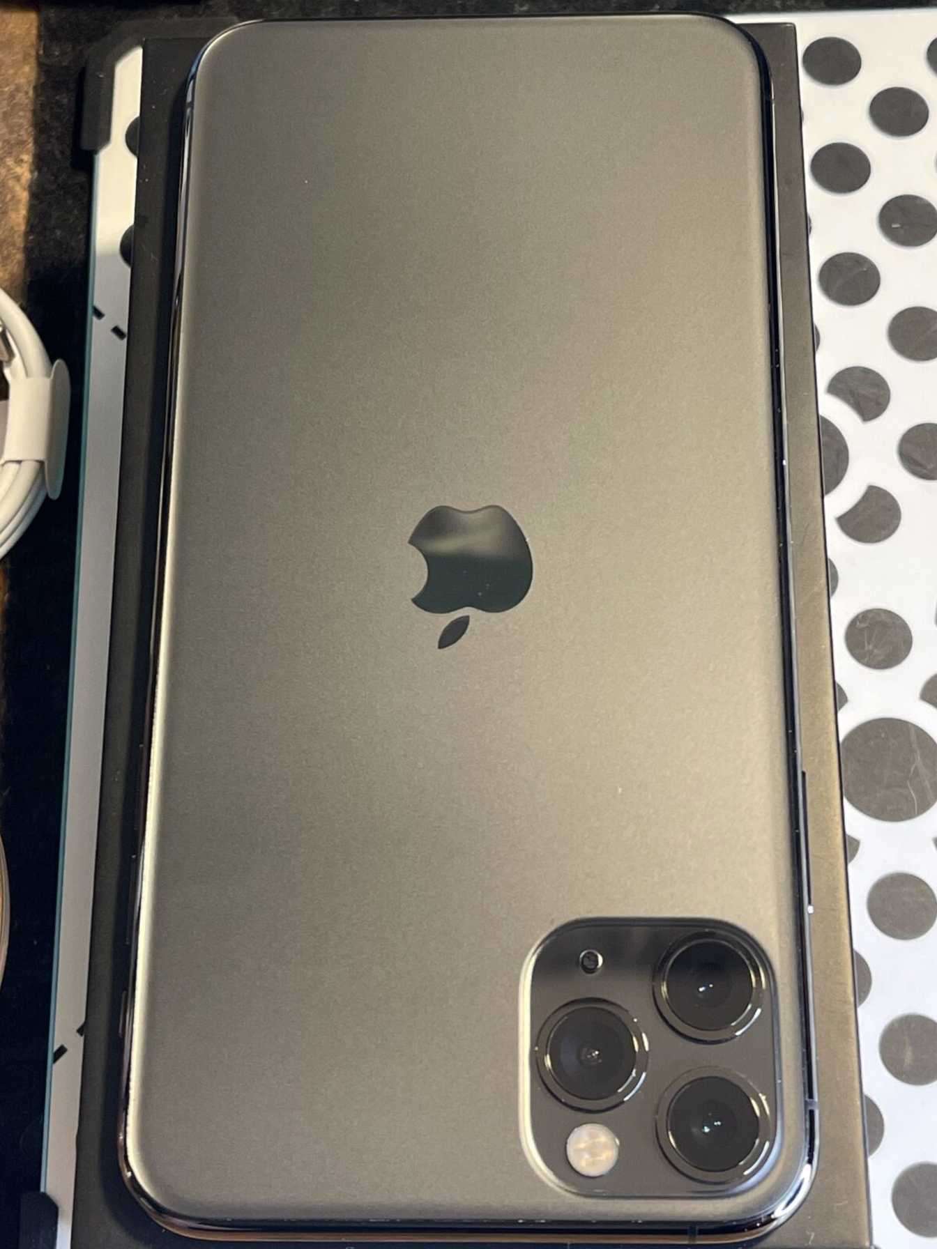 Apple iPhone 11 Pro MAX (64gb) T-Mobile/ Metro (A2161) Pristine Display {iOS14} JailBroken