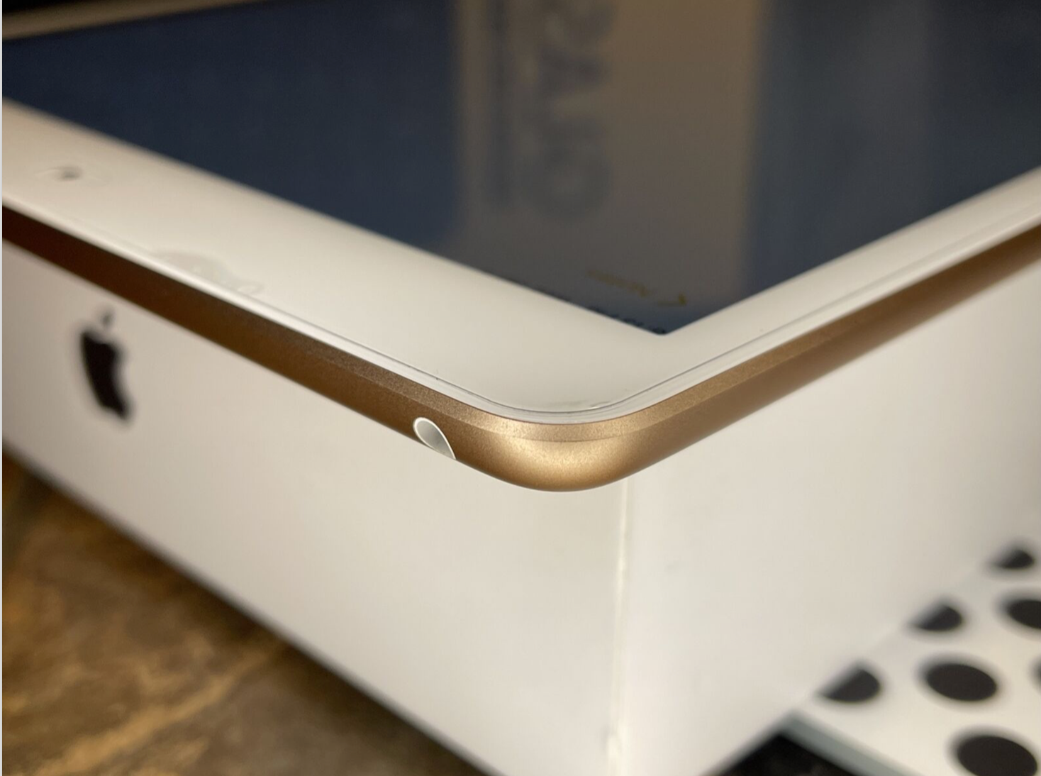 【本物保証安い】XG1 4066 保証有 Apple iPad A1822 第5世代 Wi-Fiモデル MP2G2J/A 32GB 9.7インチ シルバー AC・箱付 初期化・動作OK iPad本体