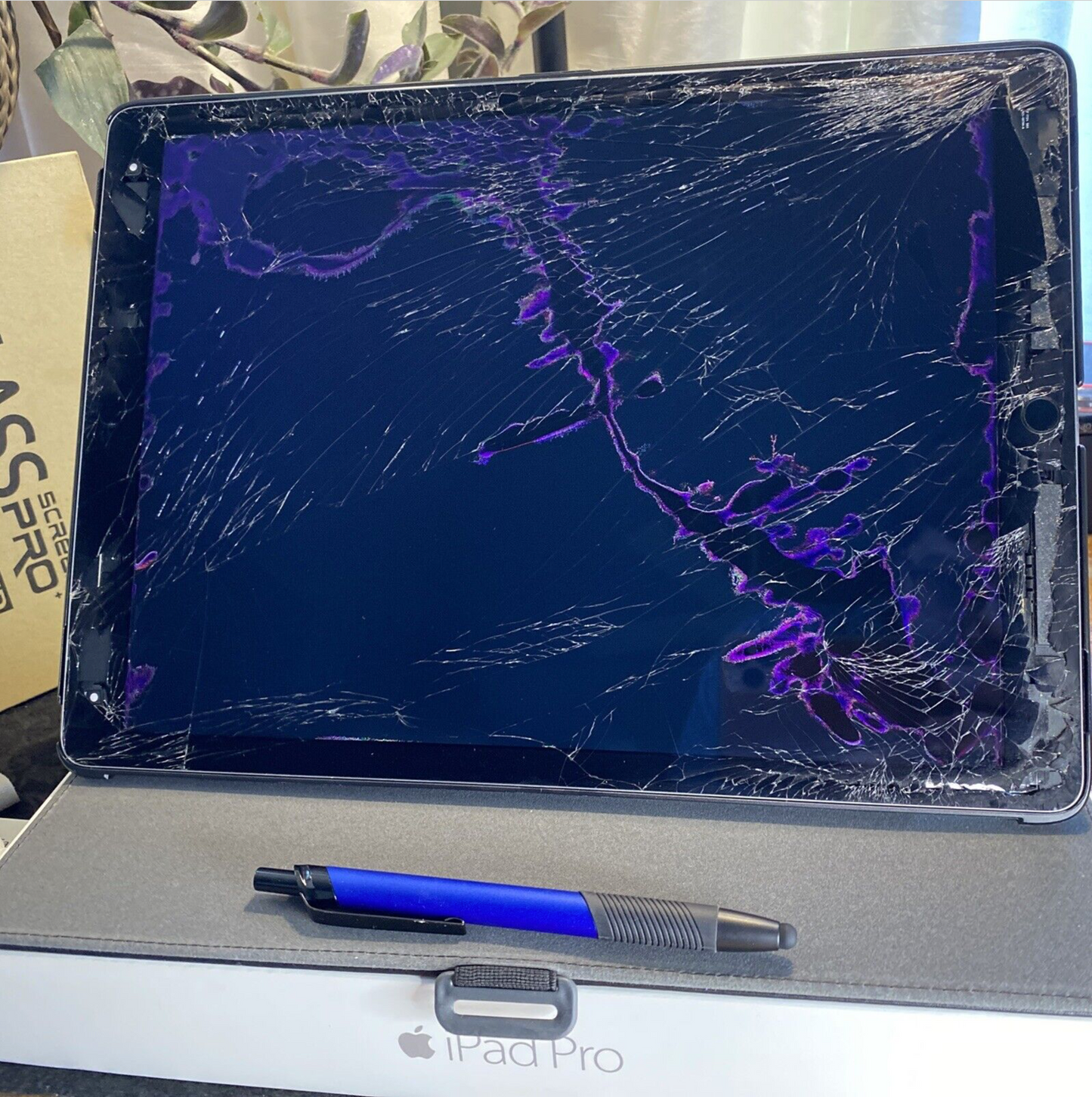 Apple iPad Pro 12.9 2nd (64gb) Cellular (A1670) LCD Broke {FMI-OFF} iCL Unlocked