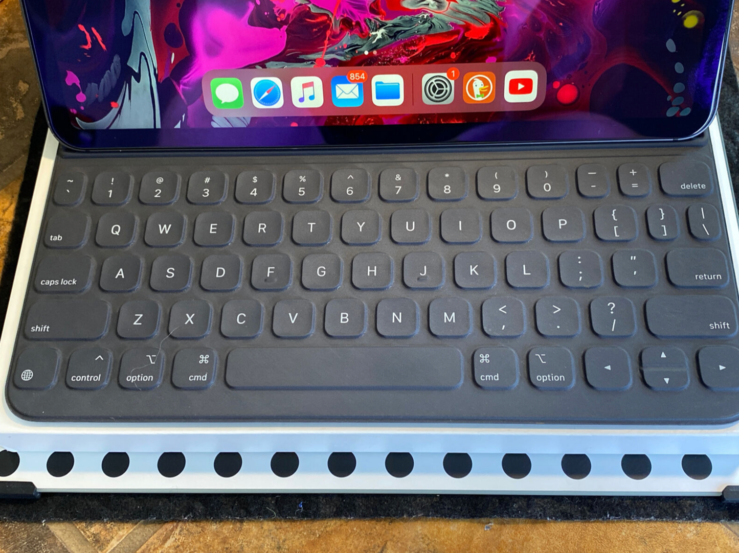 Apple Smart Keyboard folio case (iPad Pro 12.9in 3rd gen.) A2039 (Lightly Used)