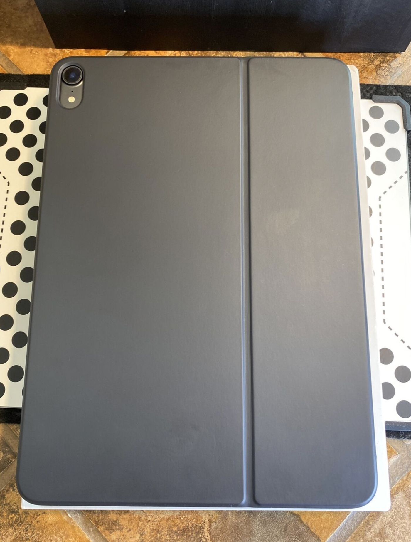 Apple Smart Keyboard folio case (iPad Pro 12.9in 3rd gen.) A2039 (Lightly Used)