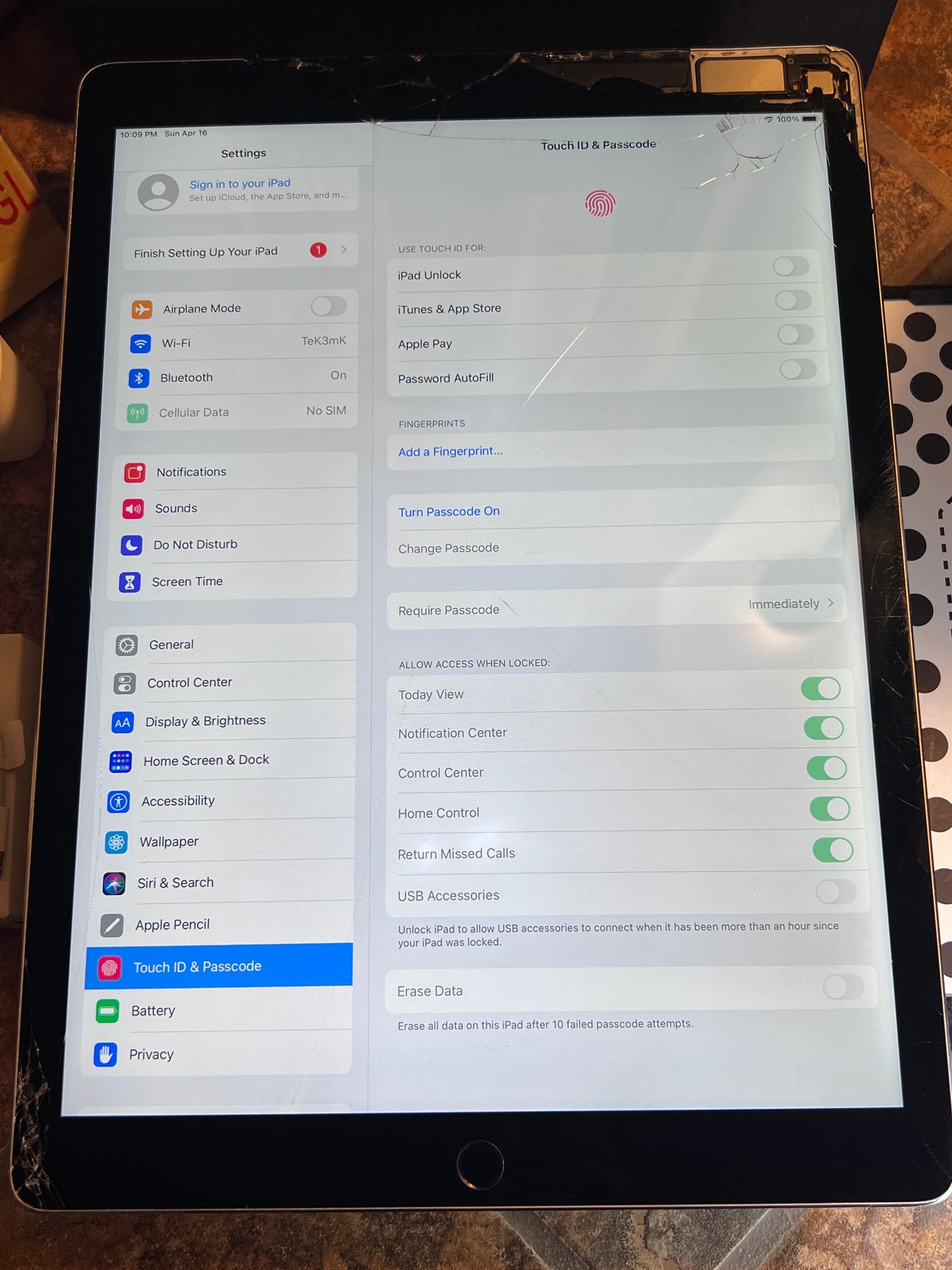 Apple iPad Pro 12.9in 1st (128gb) Cellular Unlocked (A1652) Fractured {iOS14} JailBreak